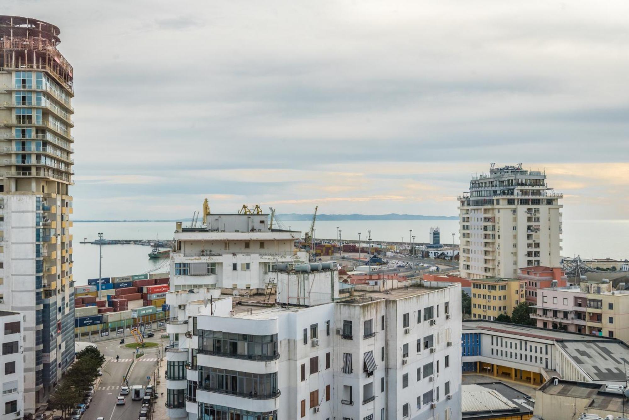 Sky Apartments Durrës Esterno foto