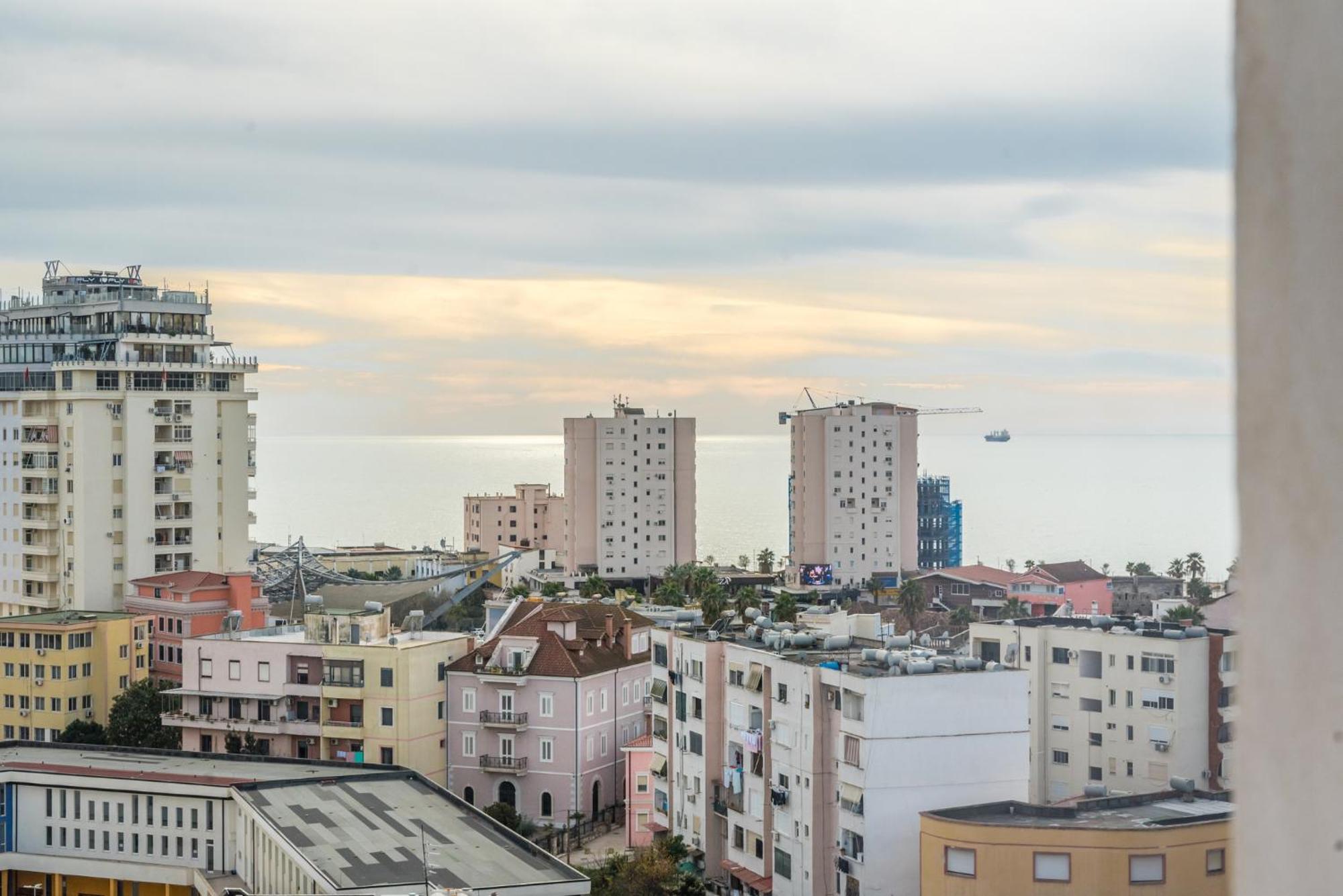 Sky Apartments Durrës Esterno foto